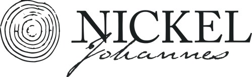 Logo_Nickel_quer_Wein_grau1